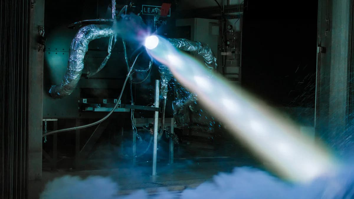 LEAP 71 Noyron: Động cơ aerospike methalox 20 kN từ spec đến hot-fire trong chưa đầy 3 tuần